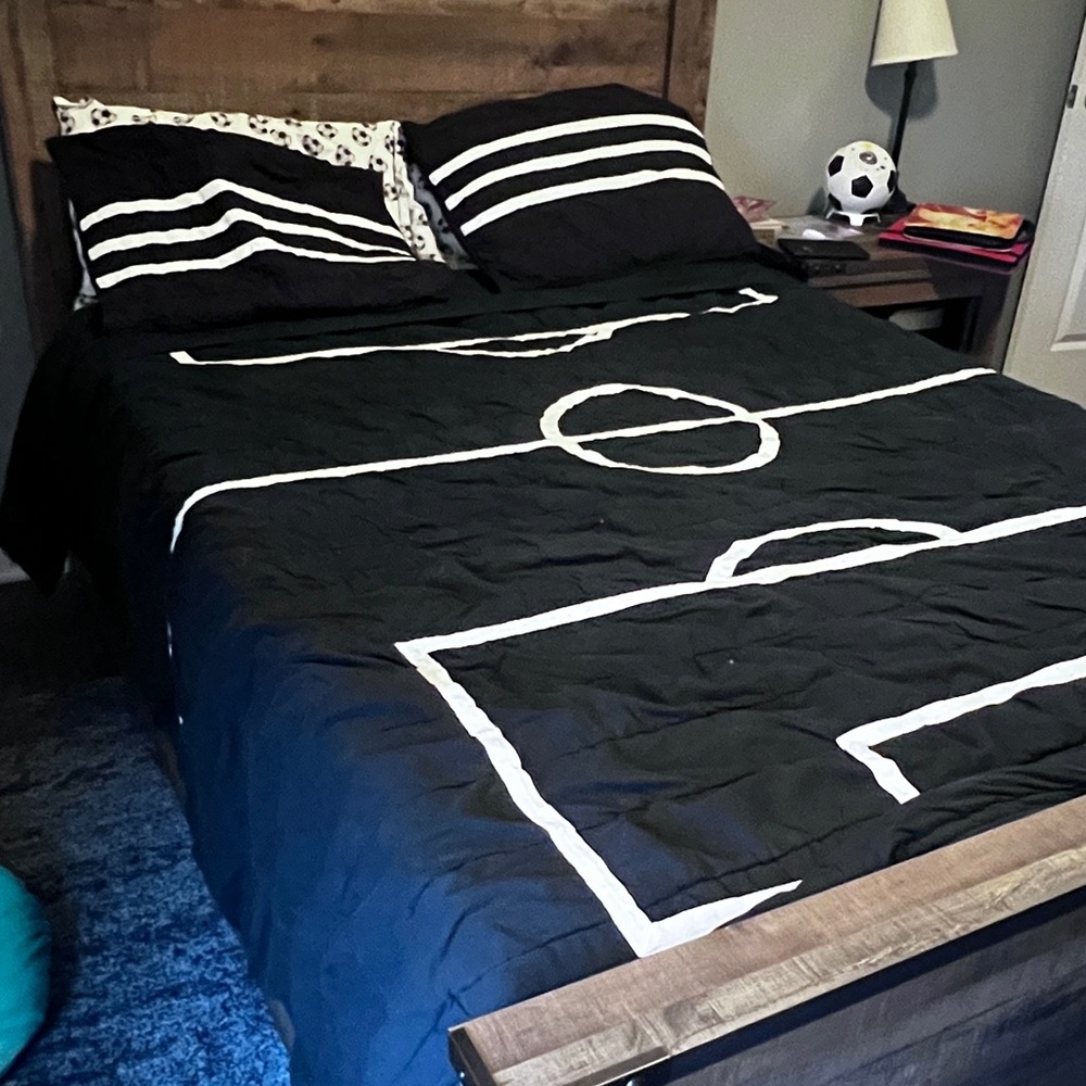 Discontinued crate and kids soccer full size quilt and sheet set